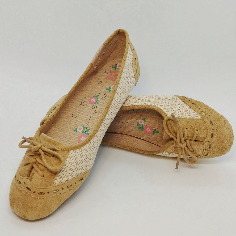 Lola Cruz Spectator Ballet Flat sz 40